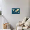 Wereldkaart - Donkerblauw - Beige Tuinposter op houten frame 2 cm dik klein -sfeer1
