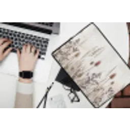 Weidebloemen - Design - Sepia laptophoes neopreen klein -bureau