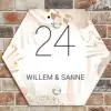 Abstract beige - Klassiek Naambord Hexagon klein -sfeer2
