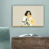 Vrouw - Bloem - Geel - Minimalistisch canvas 2cm klein -sfeer4