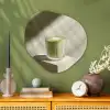 Matcha - Glas - Groen - Minimalistisch Wandcirkel Organisch Aluminium middel -sfeer2