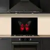 Vlinder - Rood - Contrast keuken achterwand spatscherm klein -sfeer1