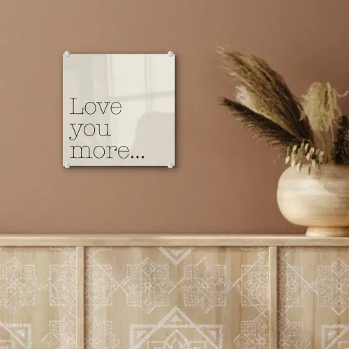Minimalistisch - Love - Beige plexiglas 5mm klein -sfeer5