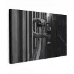 Wijnfles - Glas - Handen - Raam Tuinposter op houten frame 2 cm dik klein -3d
