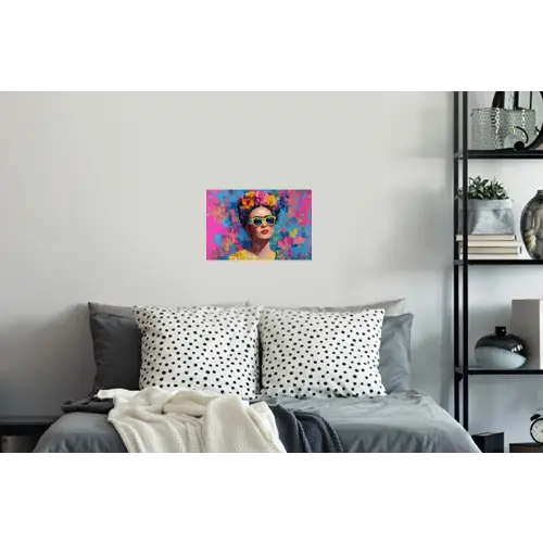 Vrolijk portret - Vrouw - Bloemenkroon Muursticker klein -slaapkamer