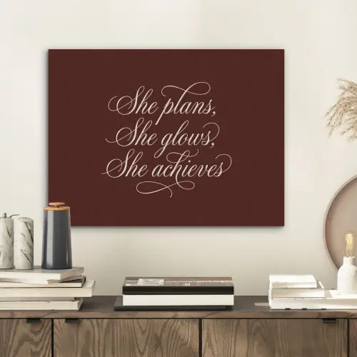 She plans she glows she achieves - Rood - Cursief PET vilt klein -sfeer1