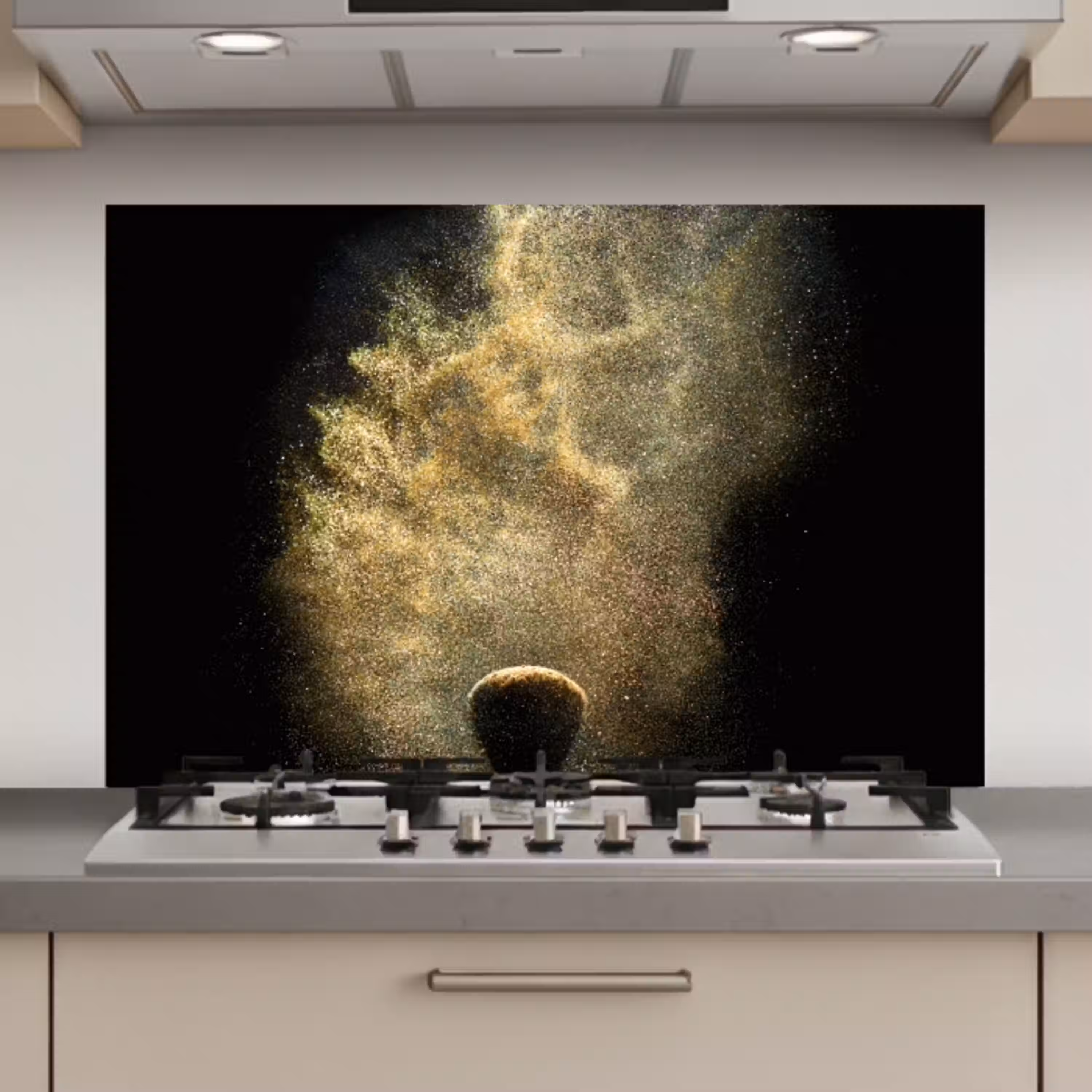 Goud poeder op een zwarte achtergrond keuken achterwand spatscherm klein -3d_website