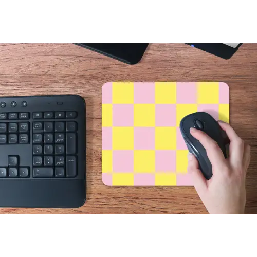 Schaakbord patroon - Geel - Roze - Blokjes muismat rubber klein -toetsenbord