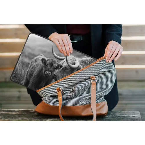 Schotse hooglander - Kalf - Zwart - Wit laptophoes neopreen klein -tas