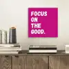 Focus on the good - Roze - Simple aluminium wit klein -sfeer1