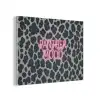 Panterprint - Zwart - Neonletters - Roze PET vilt klein -3d