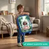 Meisje met donkere krullen in het bos Kinderkoffer - Blauw klein -sfeer2_NL