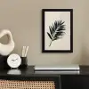 Palmblad - Subtiel - Groen - beige fotolijst zwart zonder passe partout klein -sfeer1