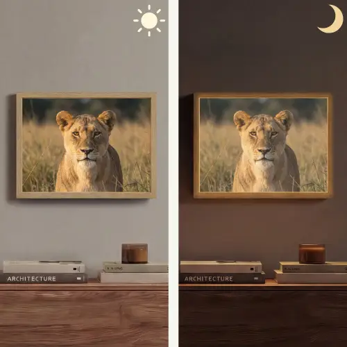Leeuwin - Gras - Geel Light Box met batterij (Wandlamp) middel -sfeer3