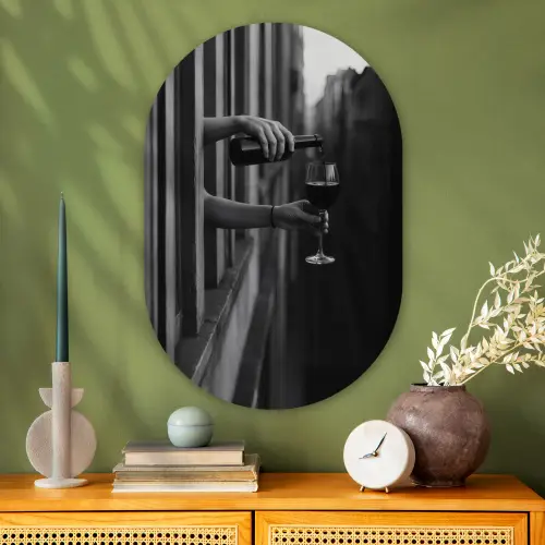 Wijnfles - Glas - Handen - Raam Wandcirkel Ovaal Glas middel -sfeer2