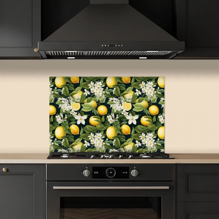 Hangende - Citroenen - Witte - Bloemetjes keuken achterwand spatscherm klein 900 -sfeer1