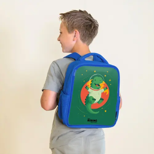 Dino - Planeet - Sterren - Groen Kinderrugzak - Blauw middel -sfeer2