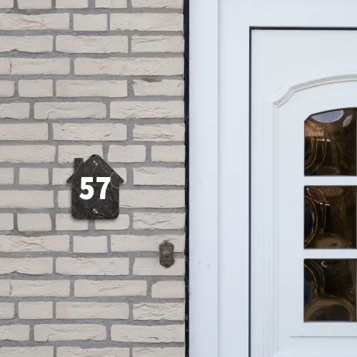 Gebarsten steen - Traditioneel Naambord Huisje klein -sfeer1