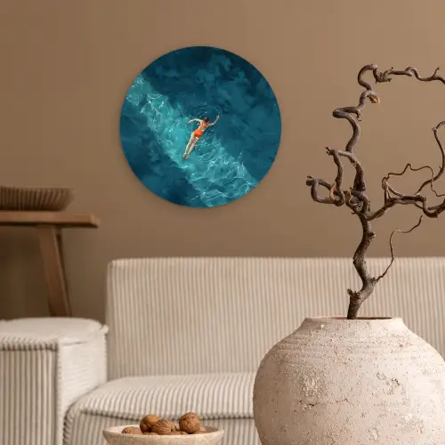 Vrouw - Water - Bikini - Oranje Wandcirkel kunststof plaat 5mm dik klein -sfeer1
