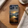 Berglandschap met Gouden Zonsondergang Telefoonhoesje iPhone 17 Pro Max klein -sfeer1