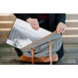 Rivier - Bevroren - Landschap - Winter laptophoes neopreen klein -tas