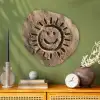 Gezichtje - Zon - Zand - Getekend Wandcirkel Organisch Aluminium middel -sfeer2