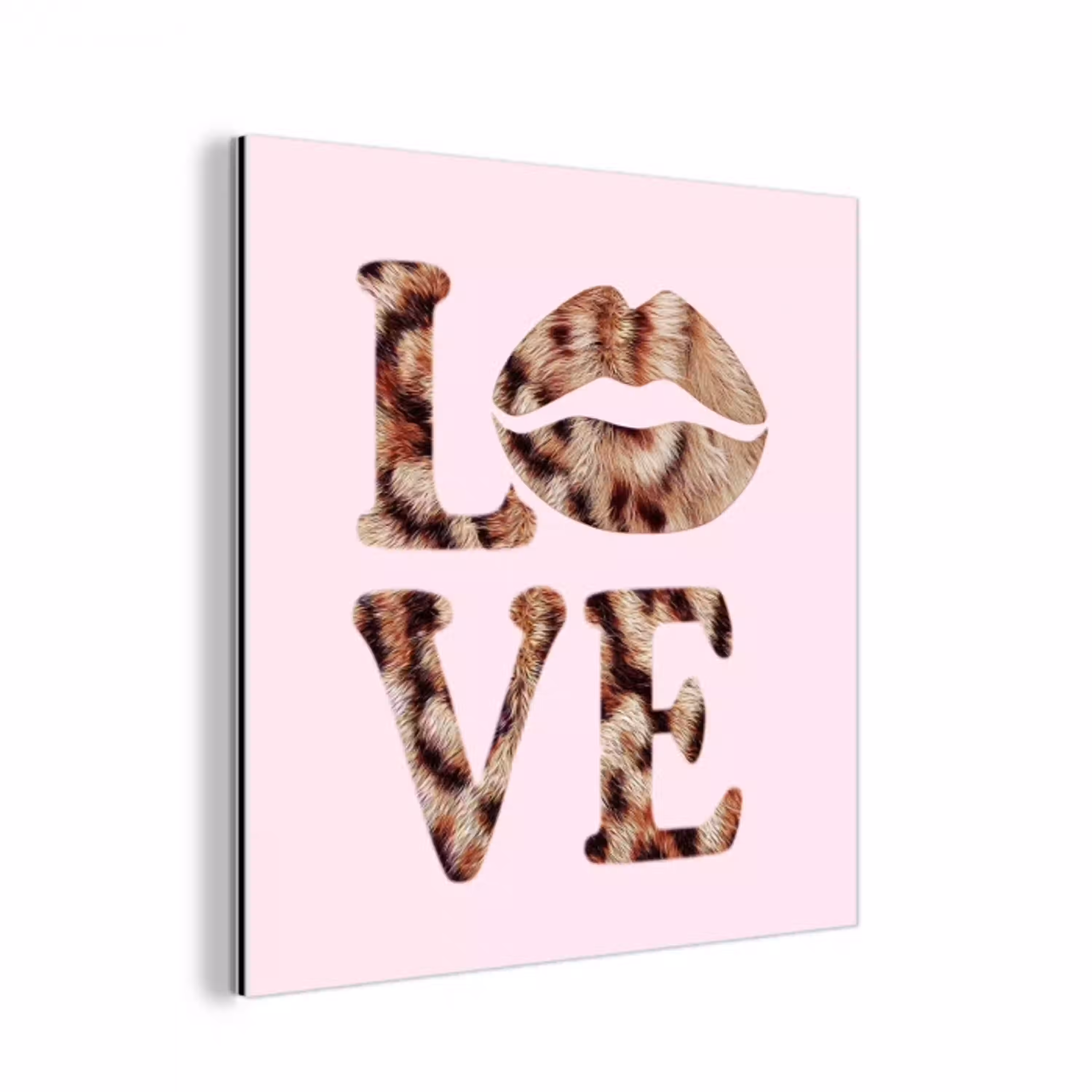 Tekst - Love - Pantervacht - Lichtroze aluminium wit klein -3d