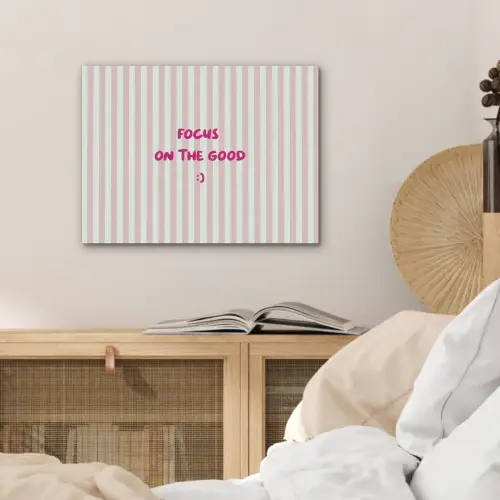 Focus on the good - Strepen - Roze - Smiley PET vilt klein -sfeer3