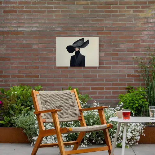 Zwart - Vrouw - Hoed Tuinposter op houten frame 2 cm dik klein -sfeer3