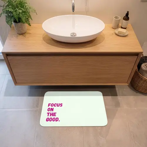 Focus on the good - Beige - Roze Badmat klein -sfeer1