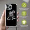 Gin en tonic - Glas - Limoen - Ijsblokjes Hoesje iPhone 16 Pro Max met koord klein -sfeer2_NL