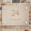 Beige reliëf lijnen - Klassiek Naambord Rechthoek middel -sfeer3