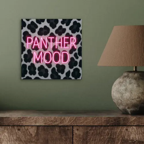 Panterprint - Zwart - Neonletters - Roze aluminium wit klein -sfeer2