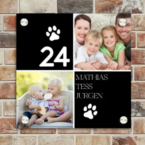 Familieportret met pootafdrukken zwart - Klassiek Naambord Vierkant klein -sfeer2