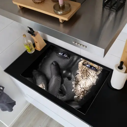 Vrouw - Goud - Zwart - Schmink - Luxe Inductie beschemer met haakjes klein -sfeer1