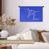 Blauw - I am that woman - Sierlijk - Minimalistisch Wandkleed katoen klein -sfeer1