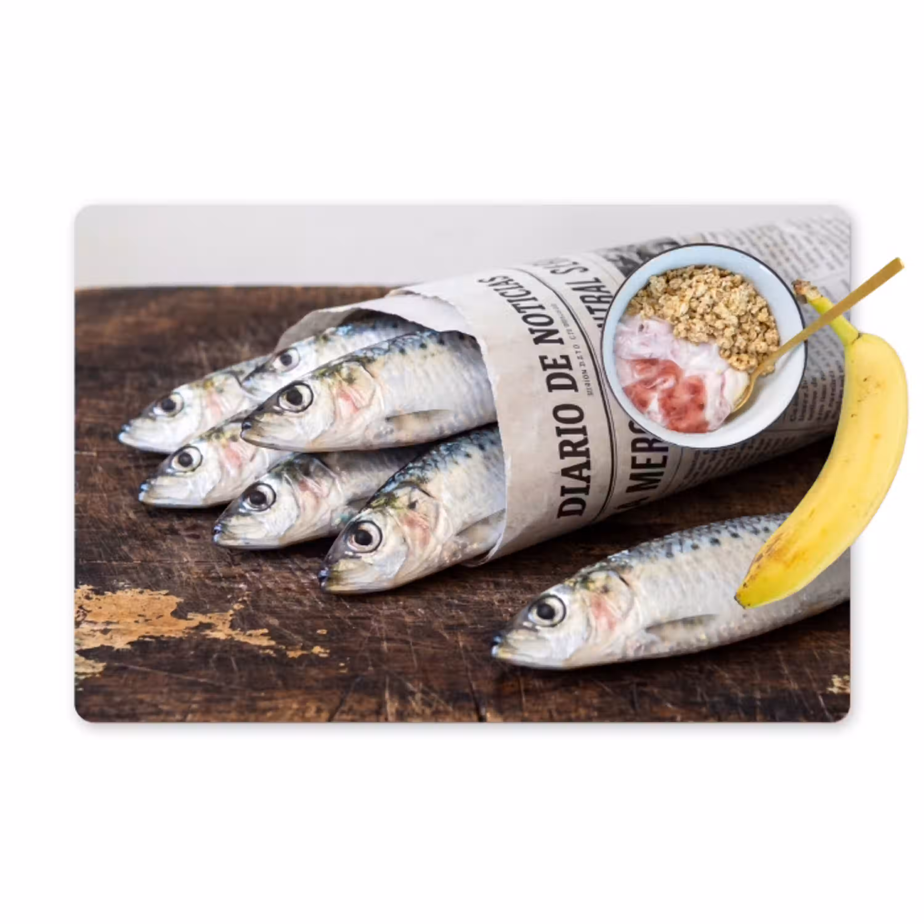 Sardientje - krant - snijplank Placemat vinyl groot -zzzproduct_Kitchenyeah-website