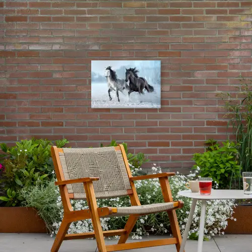 Paarden - Winter - Dieren - Natuur - Sneeuw Tuinposter op houten frame 2 cm dik klein -sfeer3