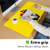 Hand - Rode cirkel - Geel Muismat XXL klein -sfeer3