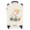Puppy in een raceauto in beige kleuren NBS - Handbagage koffer - Volwassenen Unisex middel -productfoto_recht