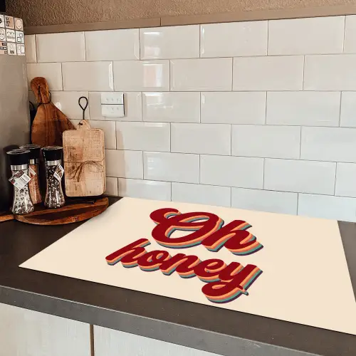 Oh honey - Rood - Schaduw Inductie beschermer vinyl 3mm klein -sfeer3
