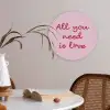 Tekst - Roze - Love - Hart Akoestische PET Vilt - Rond klein -sfeer3