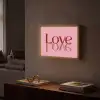 Love - Roze - Spiegeling Light Box met batterij (Wandlamp) middel -sfeer1
