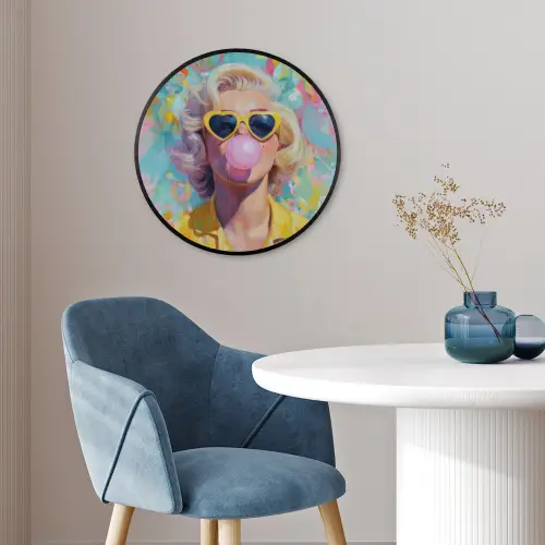 Vrouw - Blond - Roze kauwgom - Kleurrijk - Pastel Fotolijst rond zonder passe partout klein -sfeer2