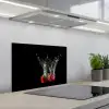 Aardbeien - Fruit - Water - Zwart - Rood keuken achterwand spatscherm klein -3d_schuin
