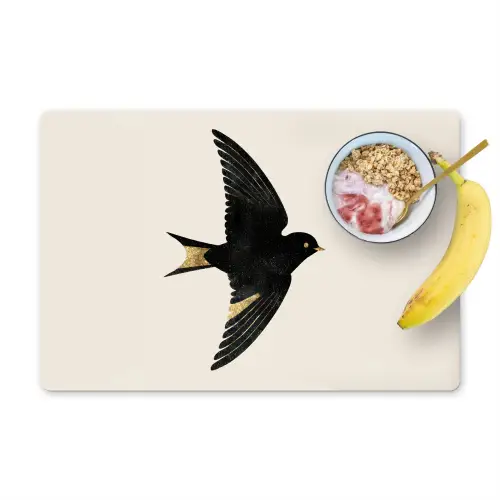 Zwarte zwaluw - Gouden accenten - Lichte achtergrond Placemat vinyl groot -zzzproduct_Kitchenyeah-website