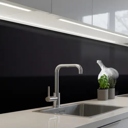 Knoflook - Zwart - Wit keuken achterwand 2 middel -3d_schuin