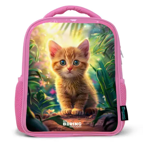Rode kitte in de groene natuur Kinderrugzak - Roze middel -3d