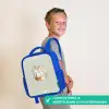 Vos en konijn omringd door groene blaadjes en stippen Kinderrugzak - Blauw middel -sfeer3_NL