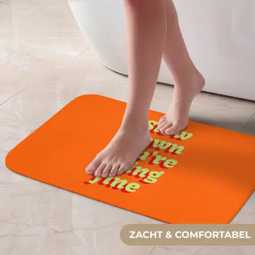 Oranje - Slow down you're doing fine - Retro Badmat klein -USP_ZachtNL